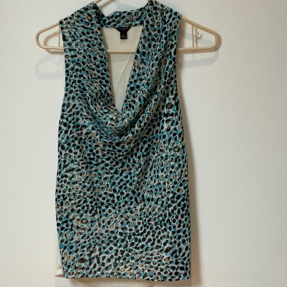 Ann Taylor sleeveless black and blue blouse size small (3 for $15)